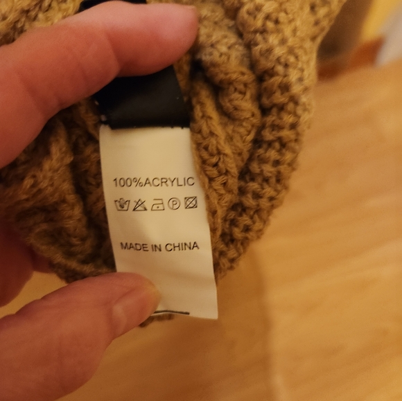 Large tan sweater from Shein - Picture 2 of 3